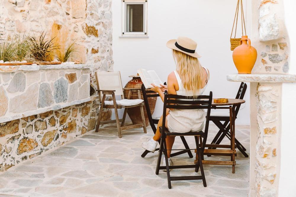 Laina Traditional Guest House Aperathos Luaran gambar